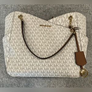 Michael Kors Jet Set Tote